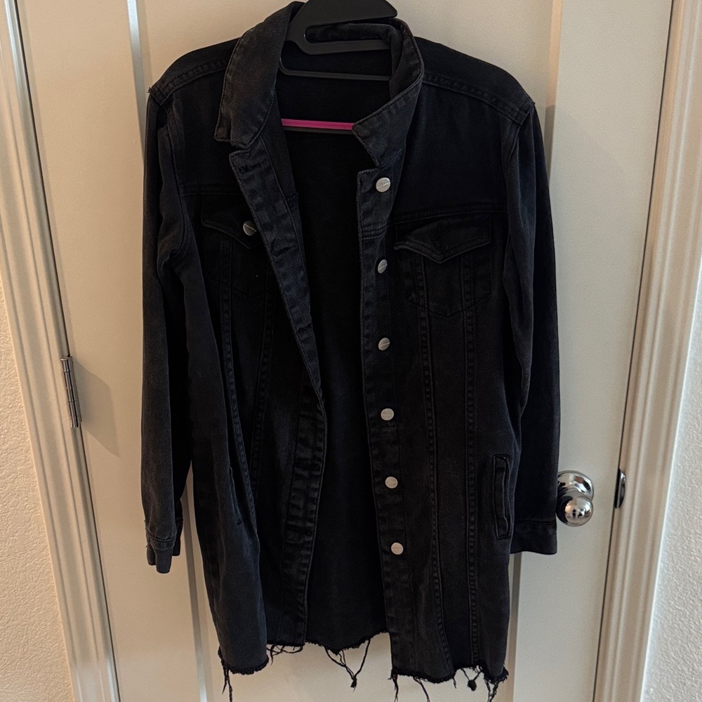 Super down Black Distressed Denim Jacket NO TAGS
